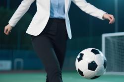 开云体育下载-火爆足球赛场女性选手风姿绰约