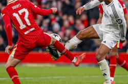 开云下载-包含皇马客场输球，低迷状态难改的词条