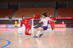 开云体育app-国际足球赛场上的女子比赛备受瞩目