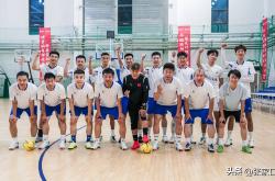 开云下载-篮球赛场上热闹非凡，球迷欢呼不止