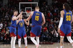 开云体育下载-开拓者主场大胜掘金，取得两连胜