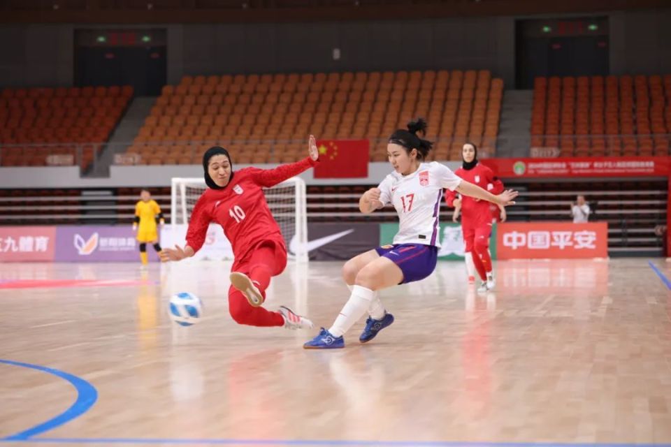 国际足球赛场上的女子比赛备受瞩目