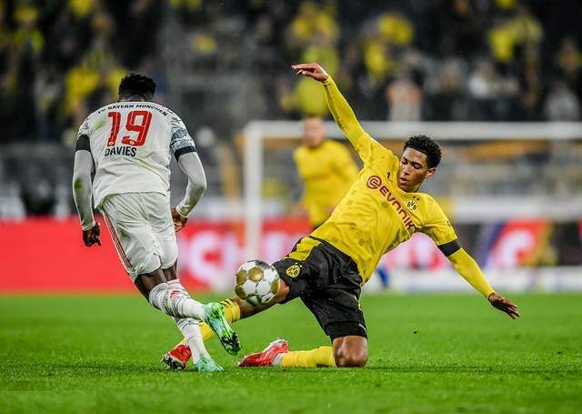 多特蒙德防线透露破绽,需立即调整战术 多特蒙德防线透露破绽,需立即调整战术