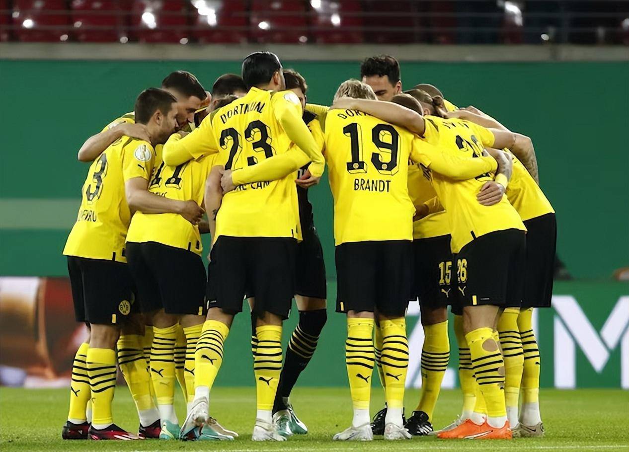 多特蒙德防线透露破绽,需立即调整战术 多特蒙德防线透露破绽,需立即调整战术