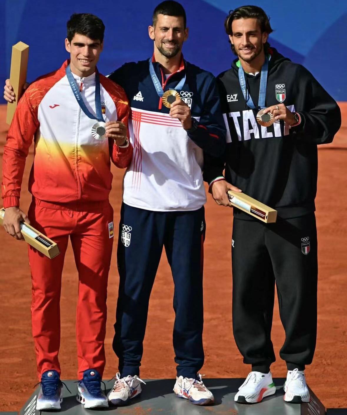 关于意大利网球队强势法国网球队，穆雷送出助攻的信息